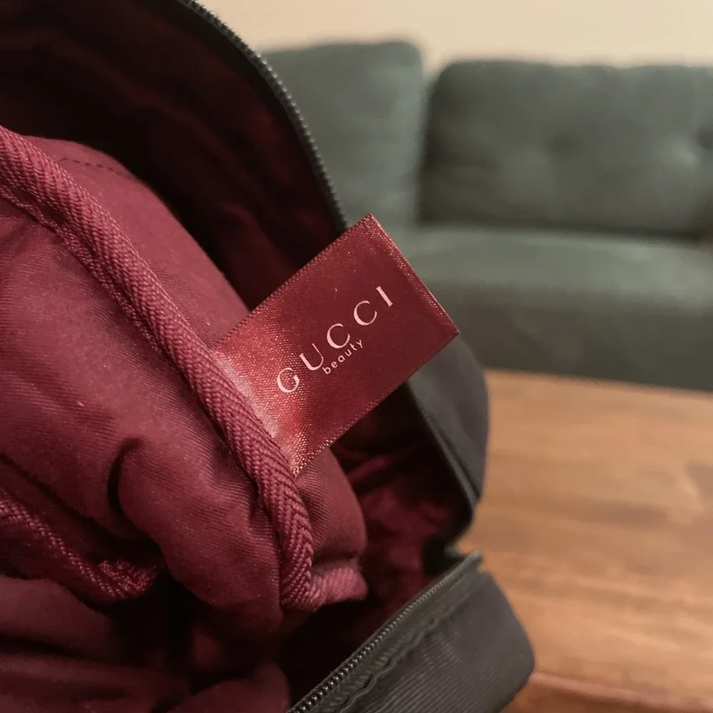 Gucci Beauty Unisex Medium Pouch Bag‎ Black Zipper Closure Toiletry Men Travel